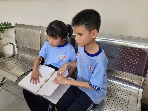 Ảnh của Người thầy 37 năm 'nhắm mắt' mở lối tri thức cho học trò khiếm thị